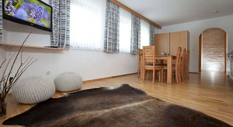  Living room with dining table in apartment 6 in the Auer holiday home